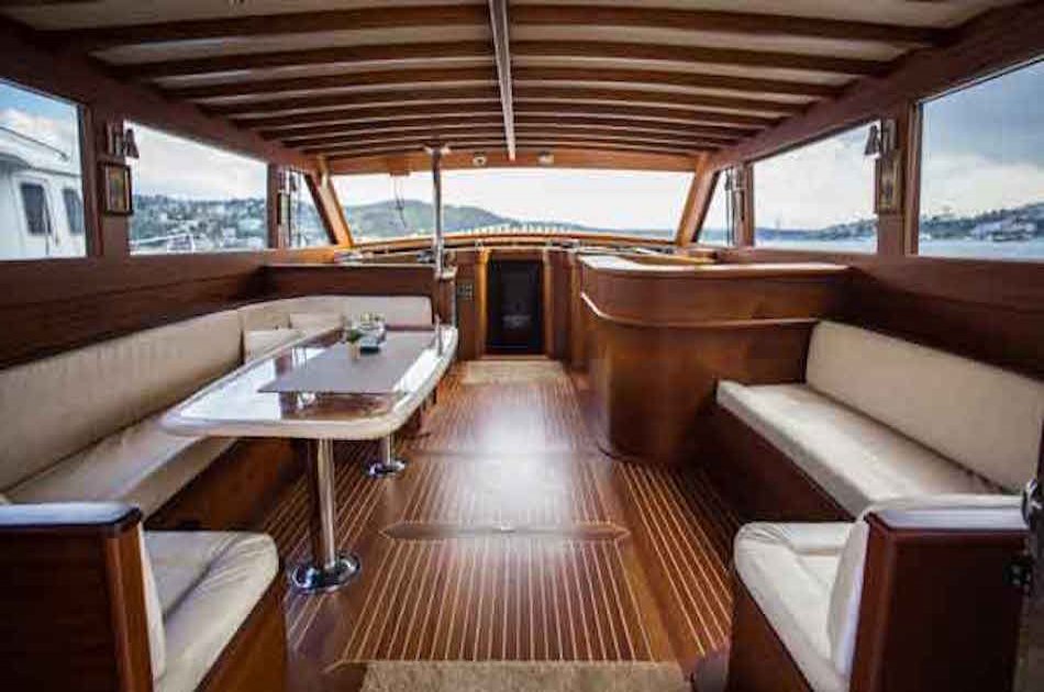 Private 2 Hour Boat Tour around Istanbul