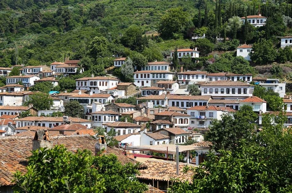 Private Izmir to Sirince Village Half Day Wine Tasting & Walking Tour