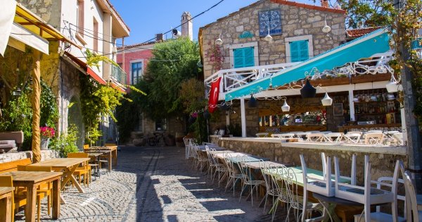 See Cesme and Alacati on a Private Tour With Wine Tasting and Turkish Lunch