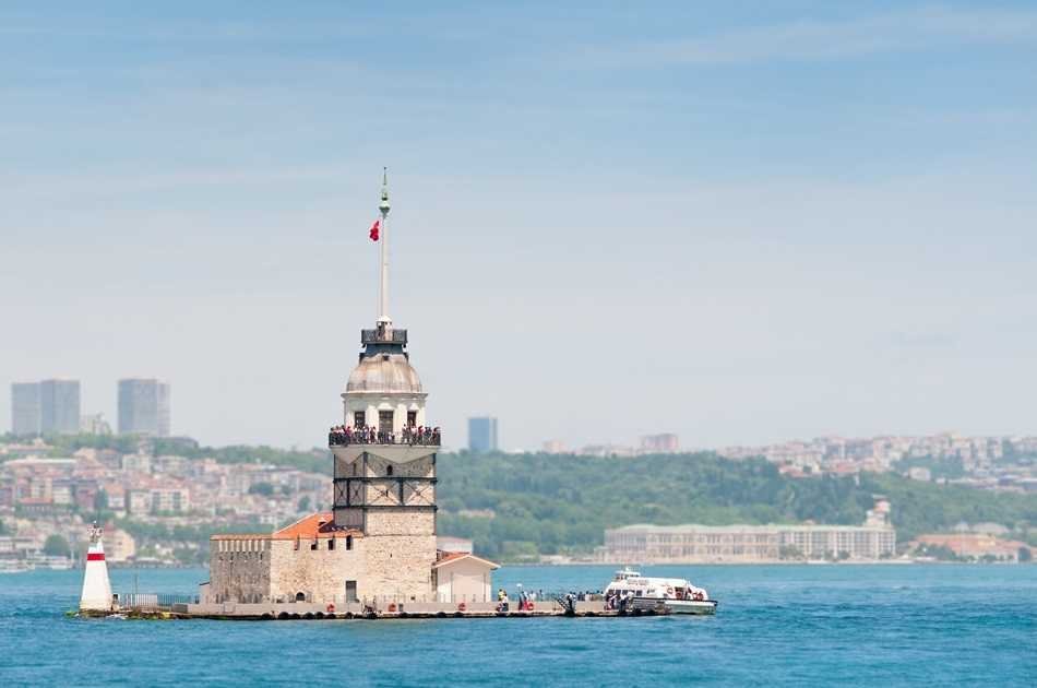 Visit 2 Continents on a Bosphorus Cruise Full-Day Istanbul Tour with Lunch