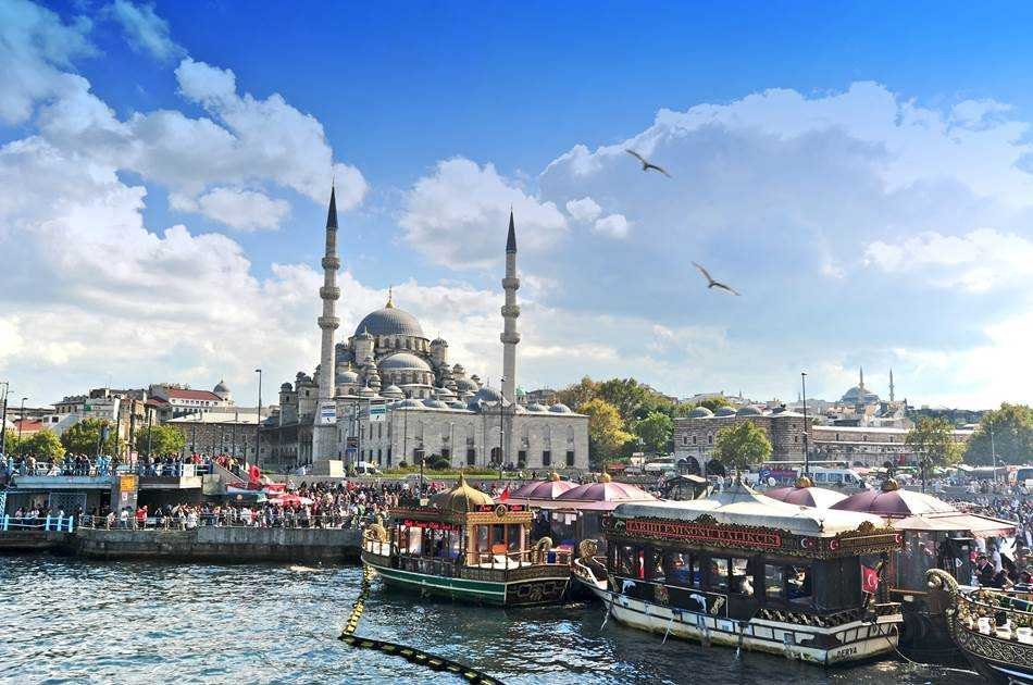 Visit 2 Continents on a Bosphorus Cruise Full-Day Istanbul Tour with Lunch