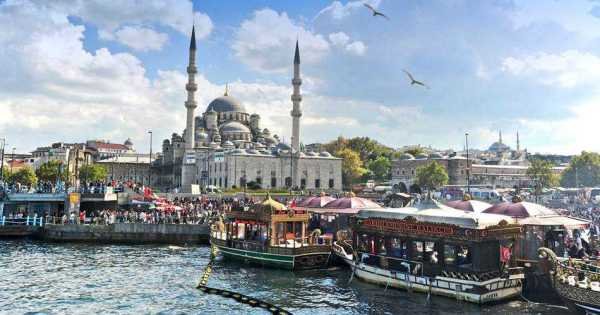 Visit 2 Continents on a Bosphorus Cruise Full-Day Istanbul Tour with Lunch