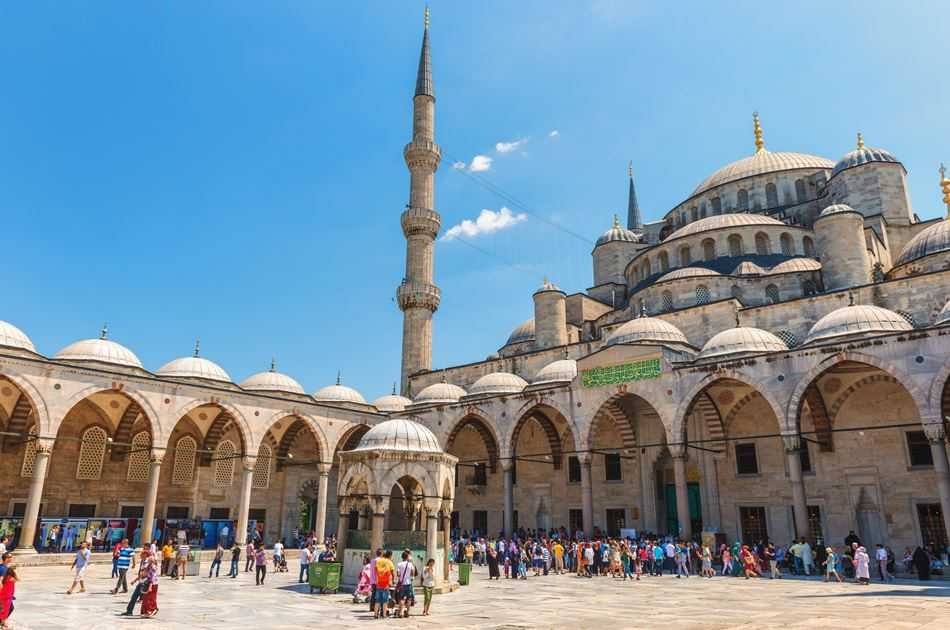 Visit 2 Continents on a Bosphorus Cruise Full-Day Istanbul Tour with Lunch