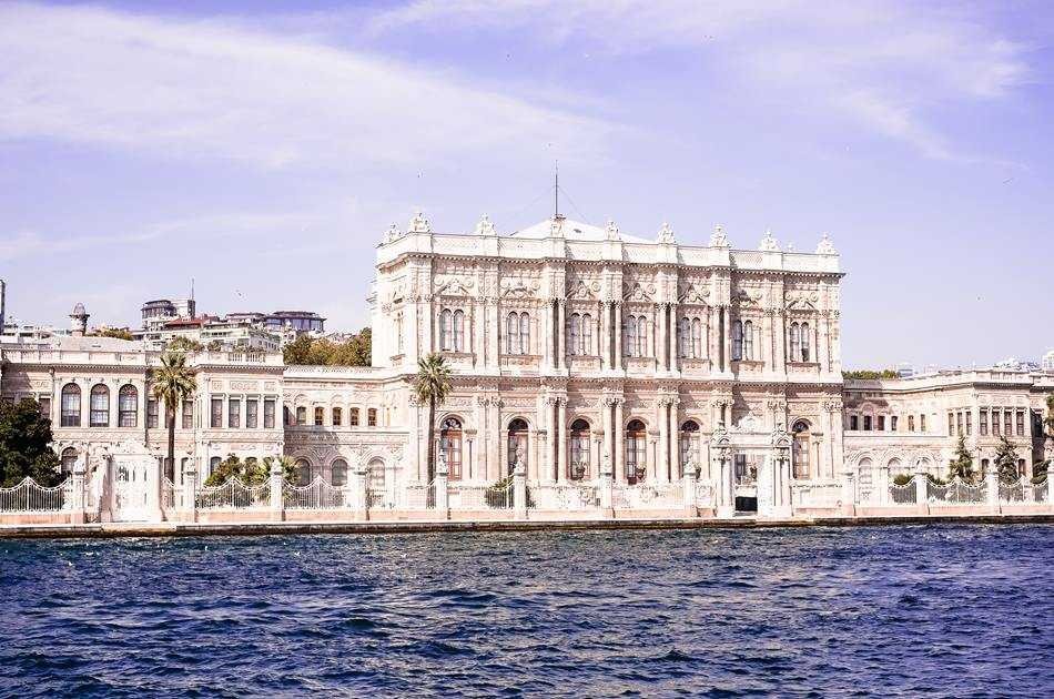 Visit 2 Continents on a Bosphorus Cruise Full-Day Istanbul Tour with Lunch