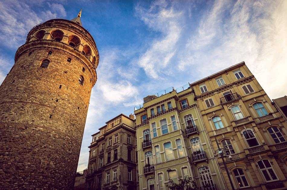 Visit 2 Continents on a Bosphorus Cruise Full-Day Istanbul Tour with Lunch
