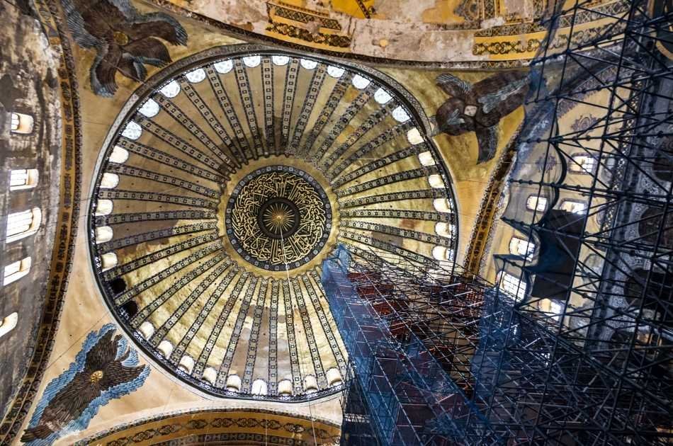 Visit 2 Continents on a Bosphorus Cruise Full-Day Istanbul Tour with Lunch