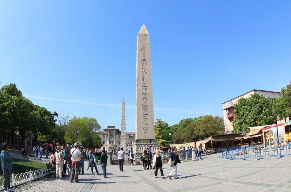 Visit 2 Continents on a Bosphorus Cruise Full-Day Istanbul Tour with Lunch