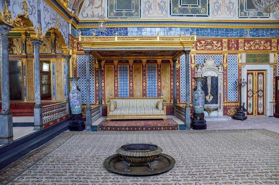 Visit 2 Continents on a Bosphorus Cruise Full-Day Istanbul Tour with Lunch