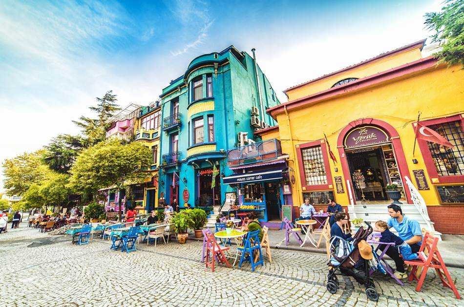 Visit 2 Continents on a Bosphorus Cruise Full-Day Istanbul Tour with Lunch