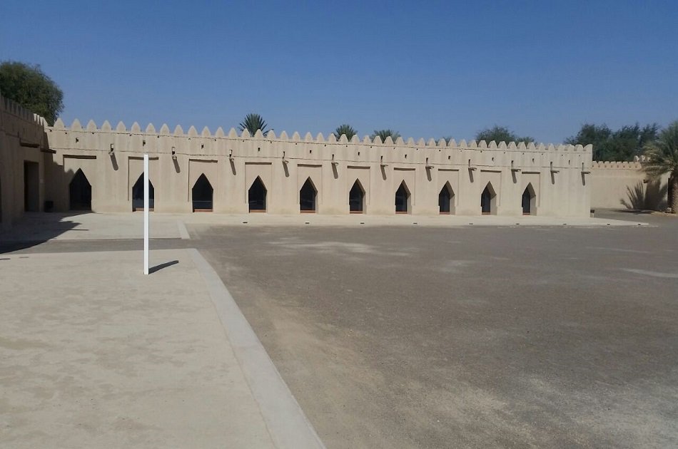 Private Al Ain Tour with Car and Driver