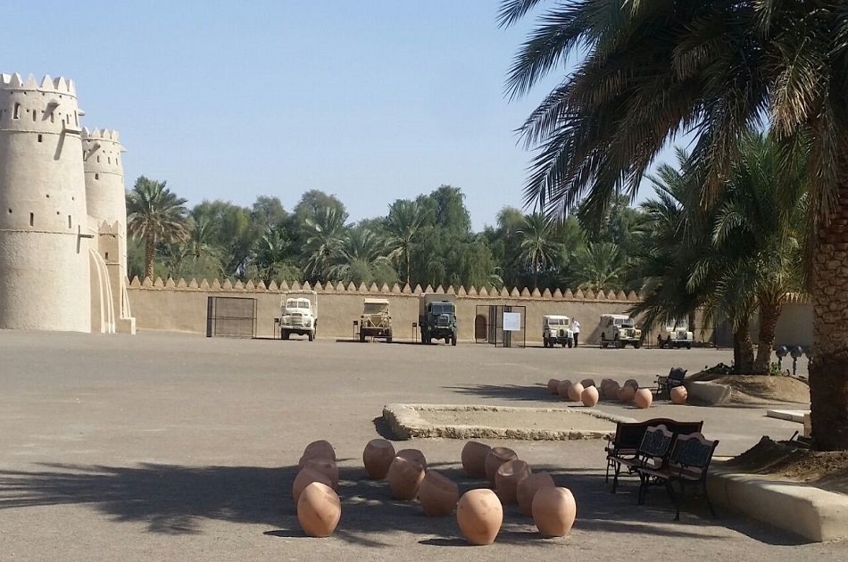 Private Al Ain Tour with Car and Driver
