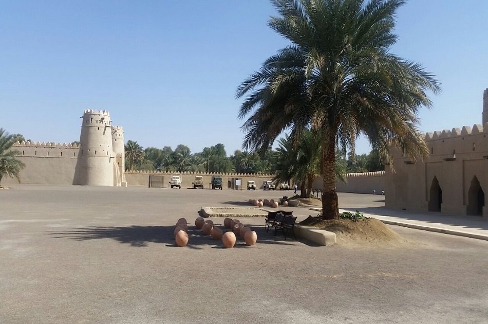 Private Al Ain Tour with Car and Driver