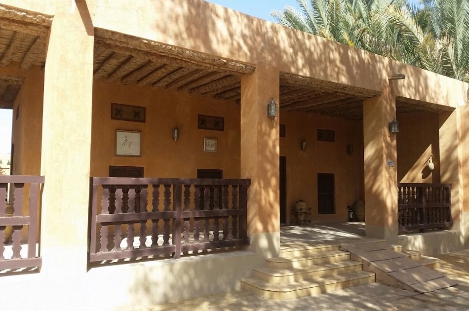 Private Al Ain Tour with Car and Driver