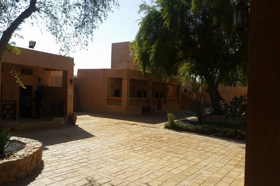 Private Al Ain Tour with Car and Driver