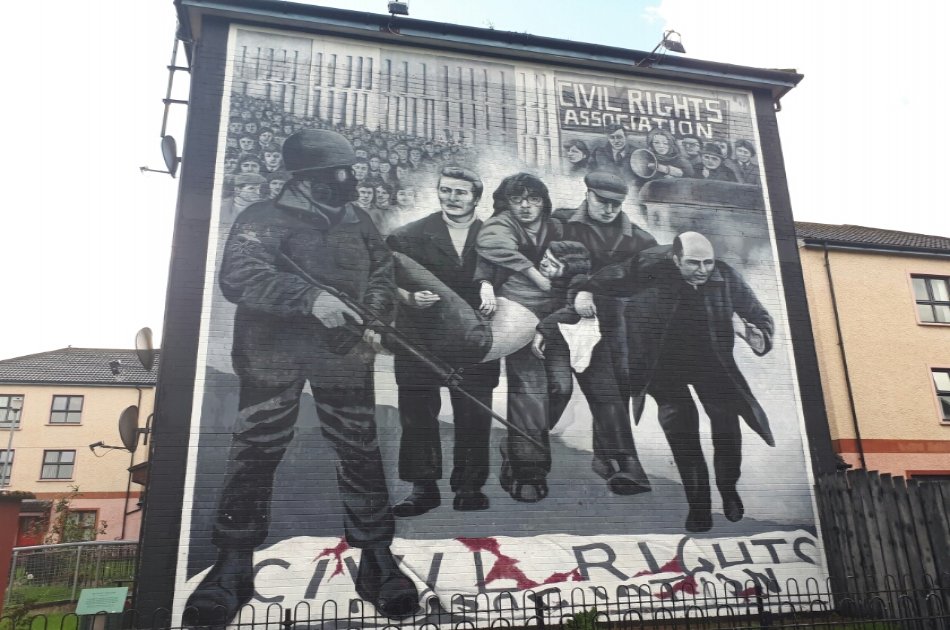 Bloody Sunday and Bogside Murals Private Walking Tour in Derry
