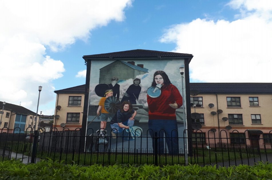 Bloody Sunday and Bogside Murals Private Walking Tour in Derry