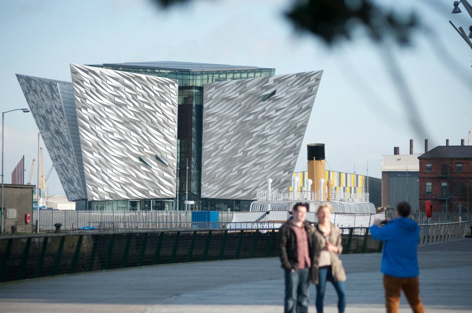 Giant’s Causeway and Titanic Experience or Touring Exhibition from Belfast port