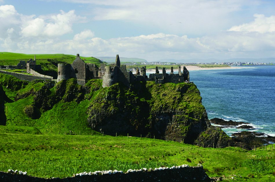 Giant’s Causeway and Titanic Experience or Touring Exhibition from Belfast port
