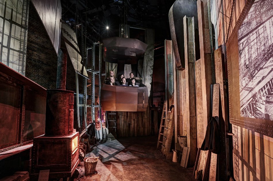 Giant’s Causeway and Titanic Experience or Touring Exhibition from Belfast port