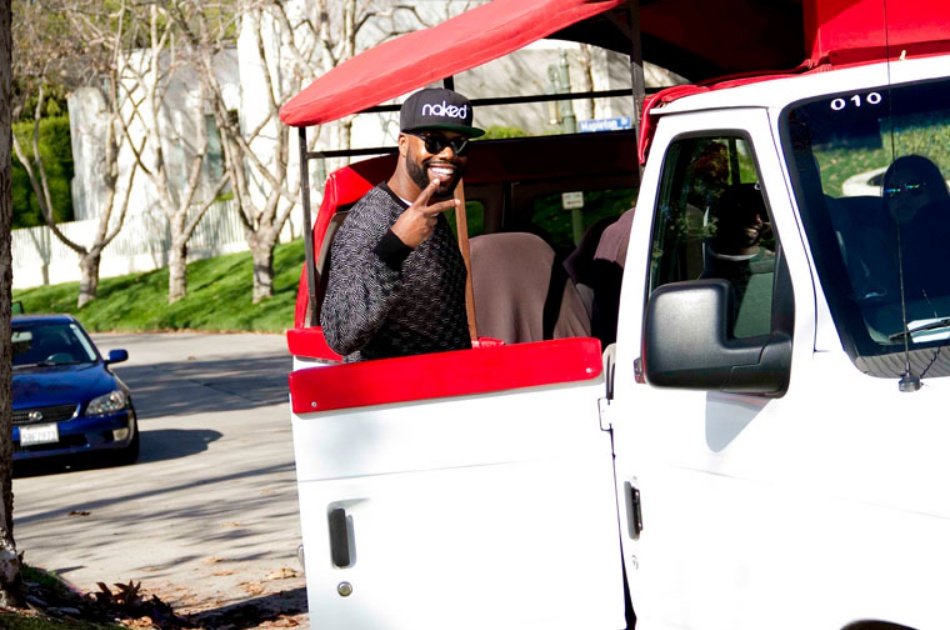 Experience the Winding Hollywood Hills on an Open Bus Tour