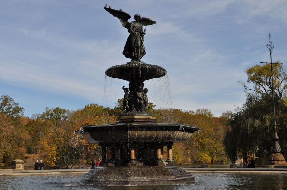 Explore Central Park on an enjoyable 2 Hour Bike Tour with Photographer