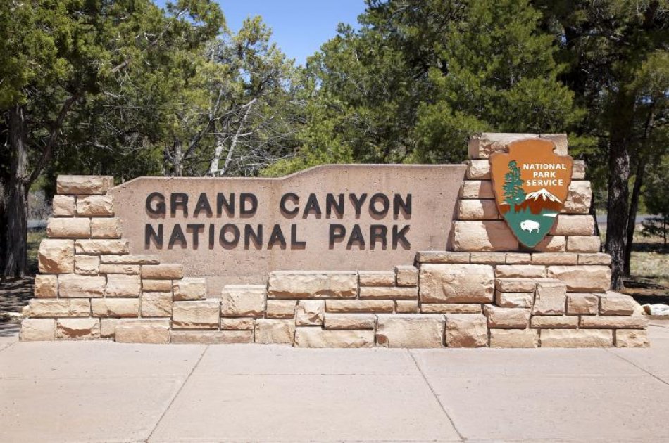 Grand Canyon South Rim Bus Tours with IMAX Tickets