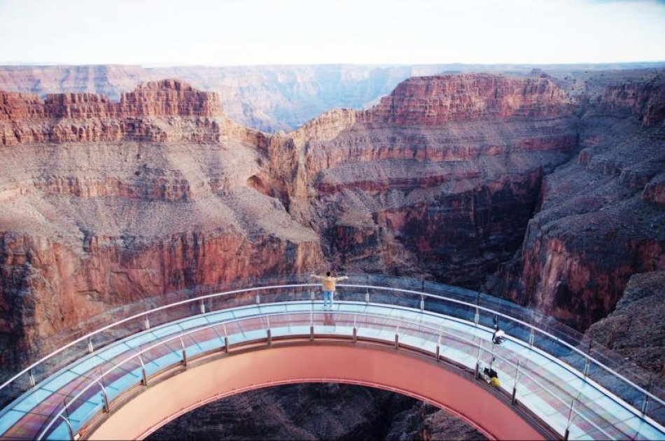 Grand Canyon West Rim Bus Tours with Skywalk Tickets and Hoover Dam Photo Stop