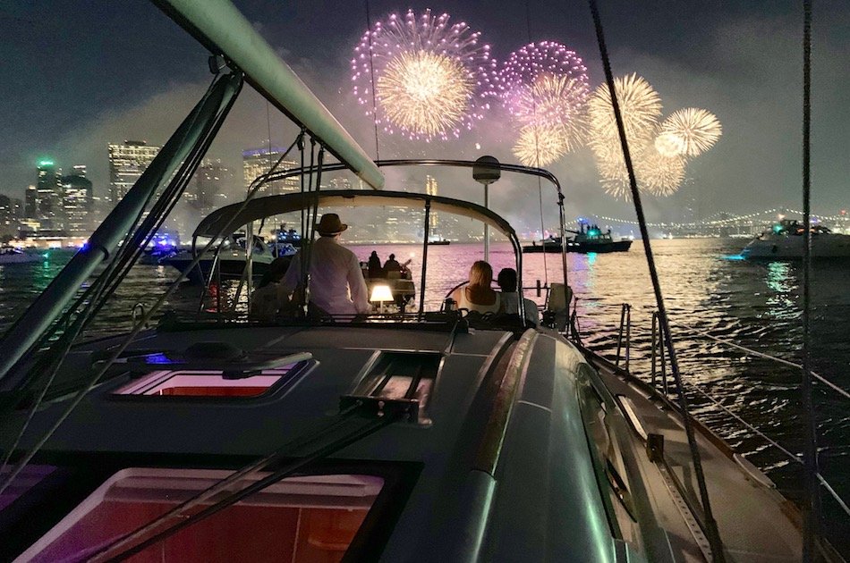 Private Luxury Sailing Tour: Champagne & Outdoor Dining by the Statue of Liberty