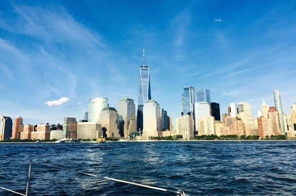 Private Luxury Sailing Tour: Champagne & Outdoor Dining by the Statue of Liberty