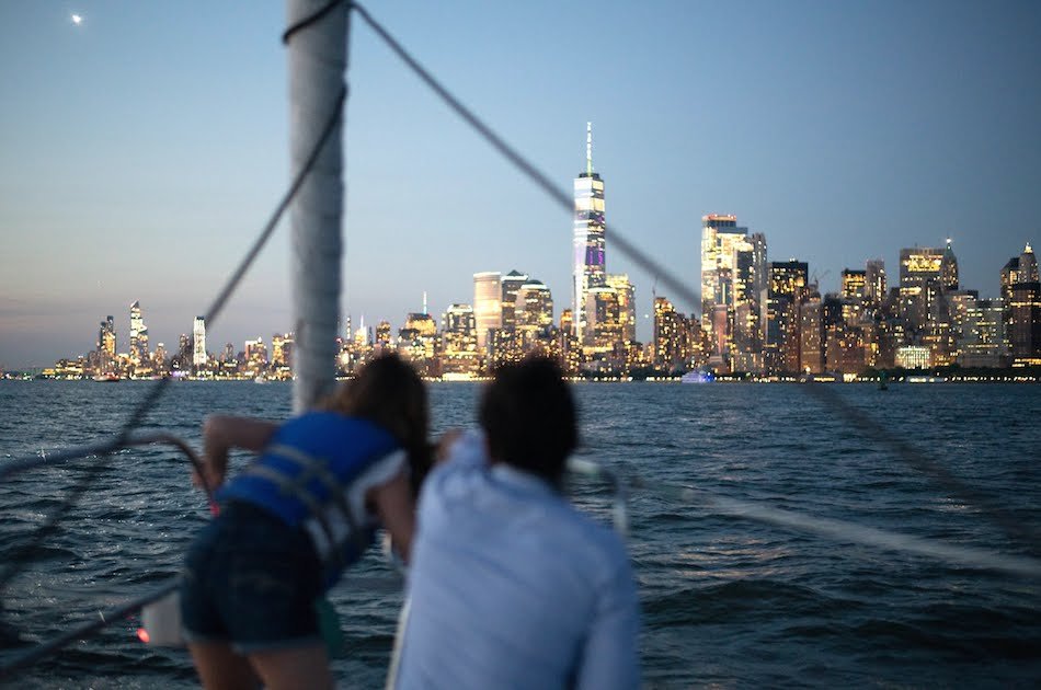 Private Luxury Sailing Tour: Champagne & Outdoor Dining by the Statue of Liberty