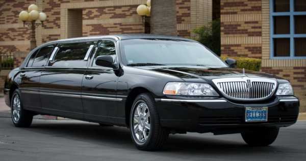 Private Transfer via Stretch Limousine From McCarran Airport To Las Vegas Hotels