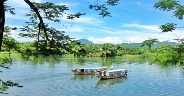 Boat Trip & Folk Song Romantic Perfume River