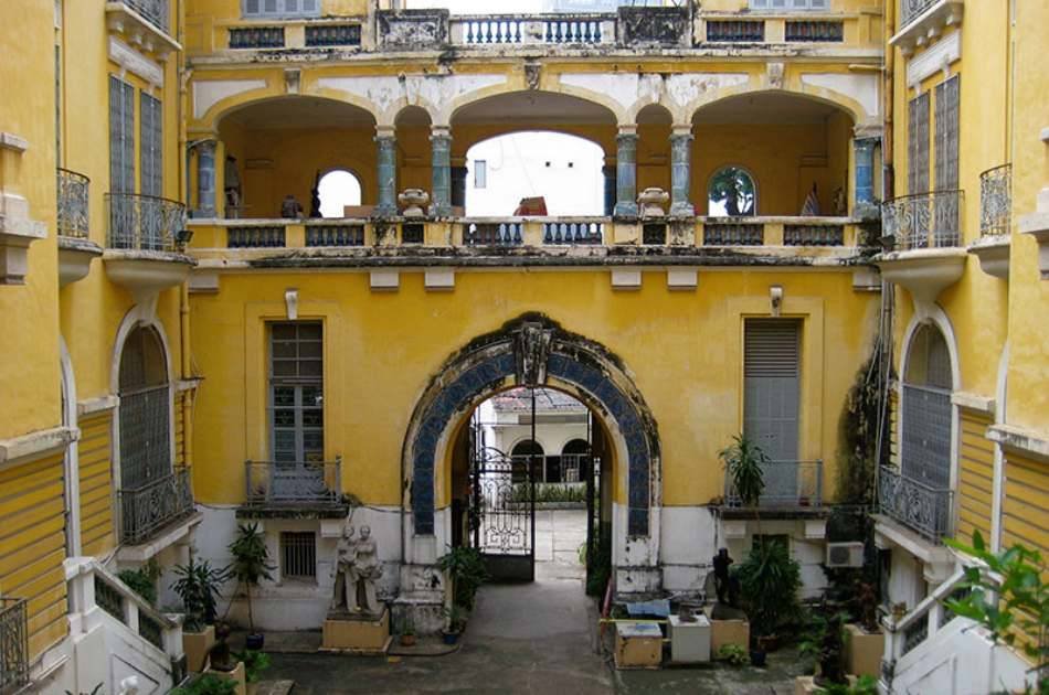 Breakfast Cruise & Walking Tour in Saigon