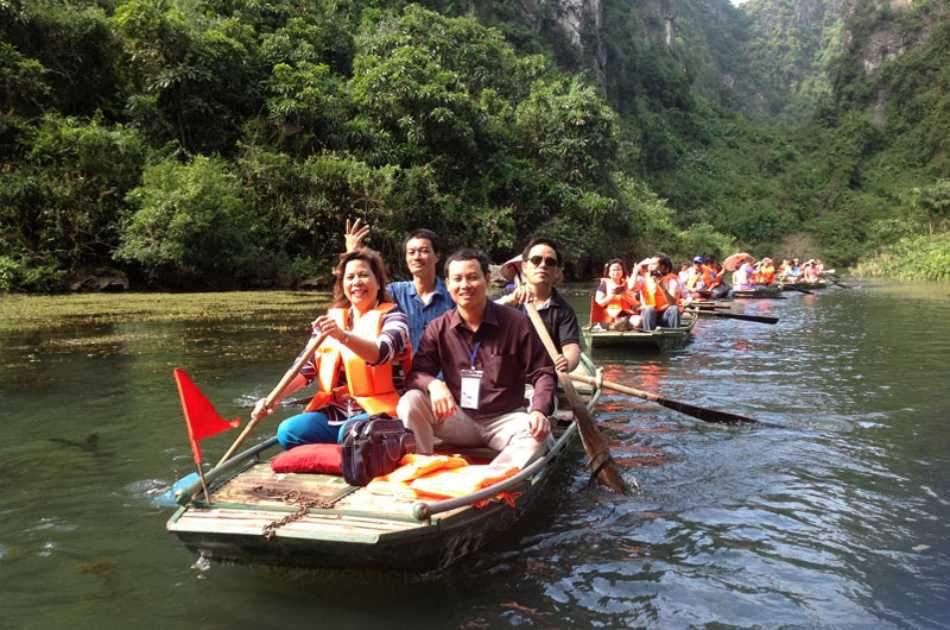 Buddhism Pilgrimage - Perfume Pagoda Trip