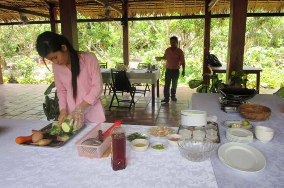 Cooking on Mekong Delta & Cai Be Floating Market