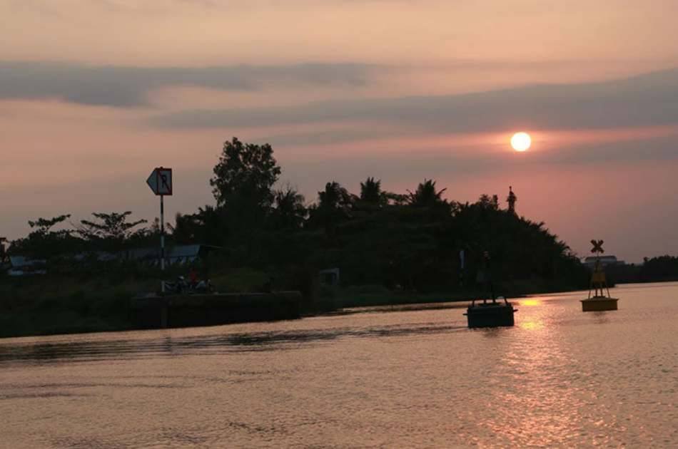 Delicious Dinner & Cruise in Saigon