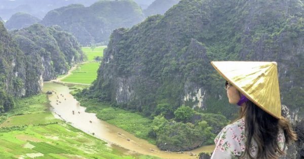 Full Day Deluxe Group Tour of Tour Hoa Lu and Tam Coc