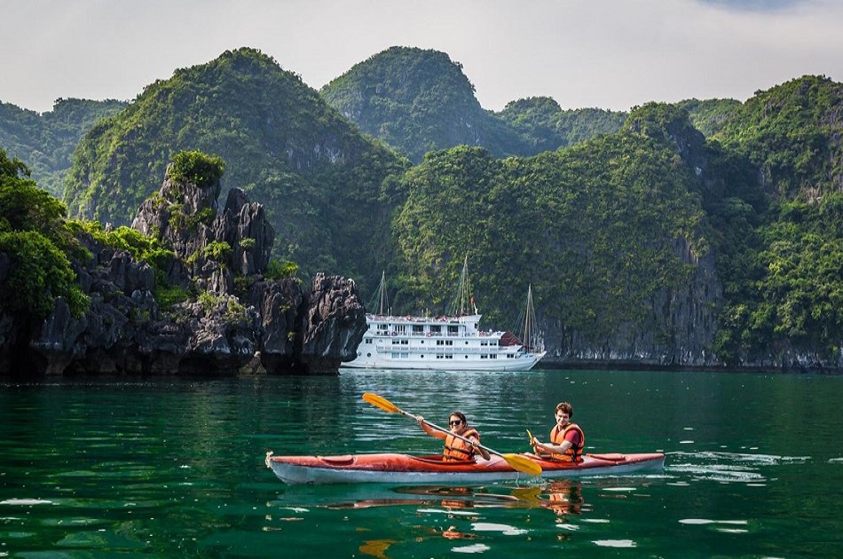 Full Day Group Tour of Halong Bay From Hanoi