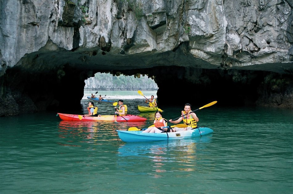 Full Day Group Tour of Halong Bay From Hanoi