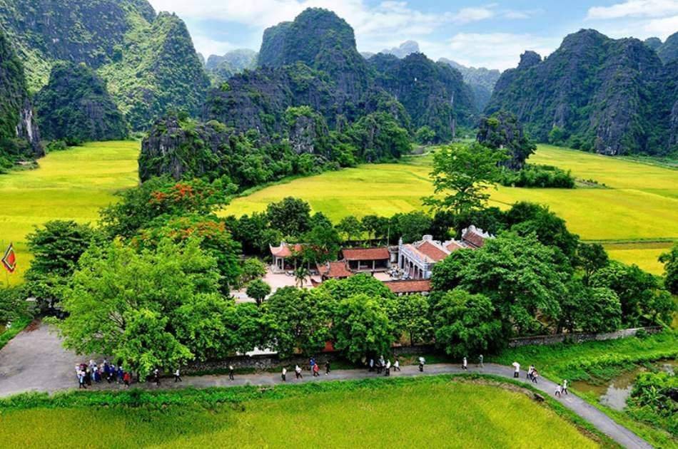 Full Day Private Tour to Hoa Lu & Tam Coc from Hanoi