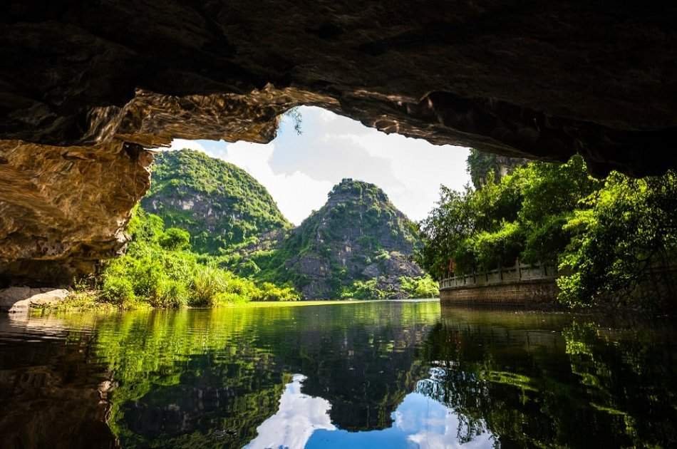 Full Day Private Tour to Hoa Lu & Tam Coc from Hanoi