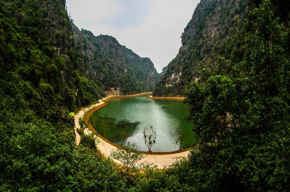 Group tour to Am Tien Cave - Trang An from Hanoi