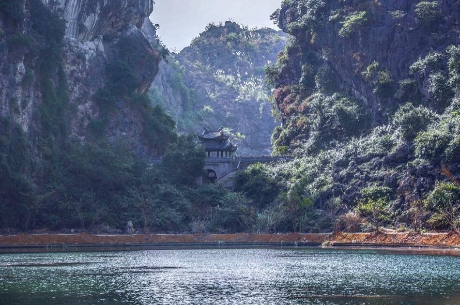 Group tour to Am Tien Cave - Trang An from Hanoi