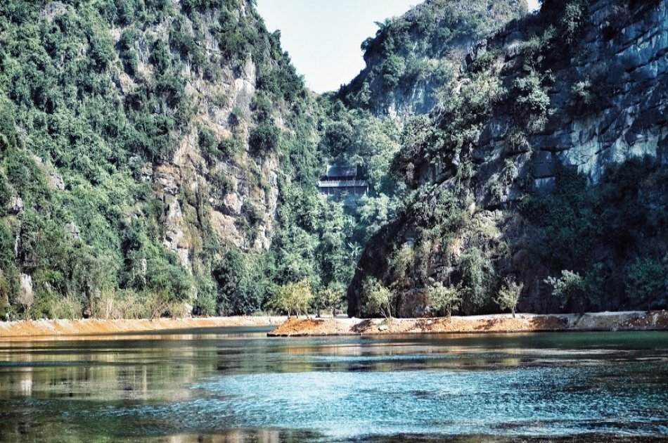Group tour to Am Tien Cave - Trang An from Hanoi