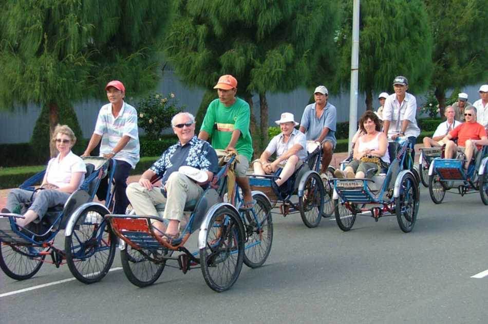Hanoi Evening Tour With Cyclo & Water Puppet Show