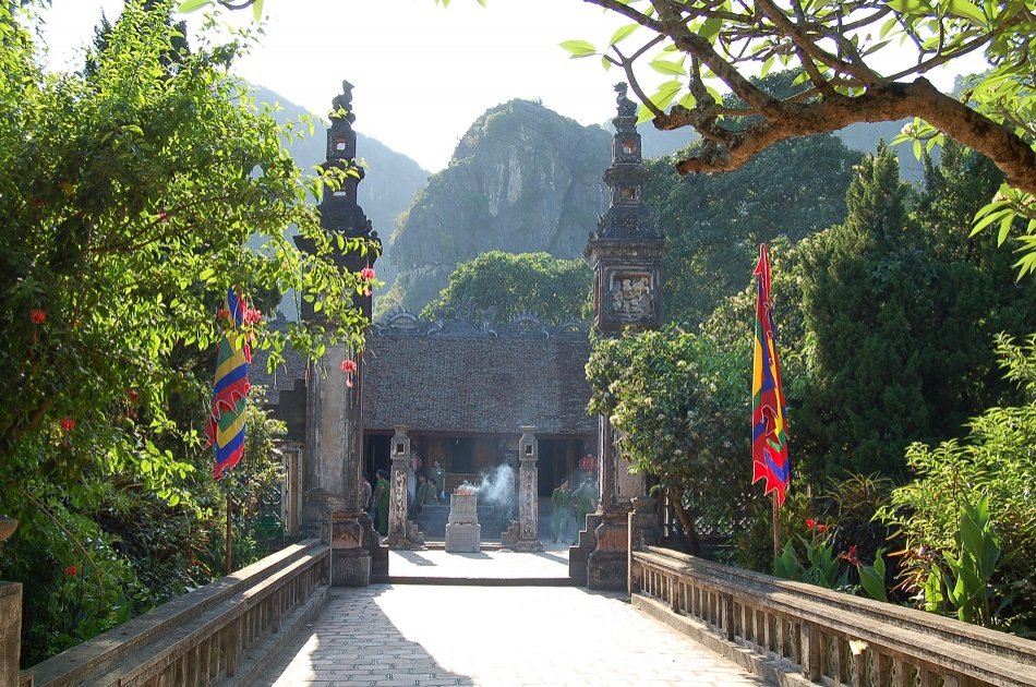 Hoa Lu & Trang An Full Day Tour from Hanoi