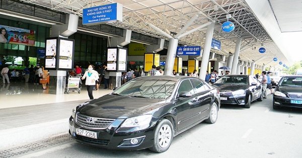 Private Tan Son Nhat International Airport Pick Up - 4 seaters