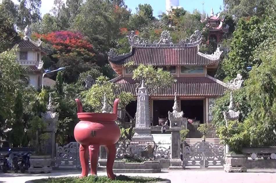 Taste of Vietnam by Cyclo Half Day Tour