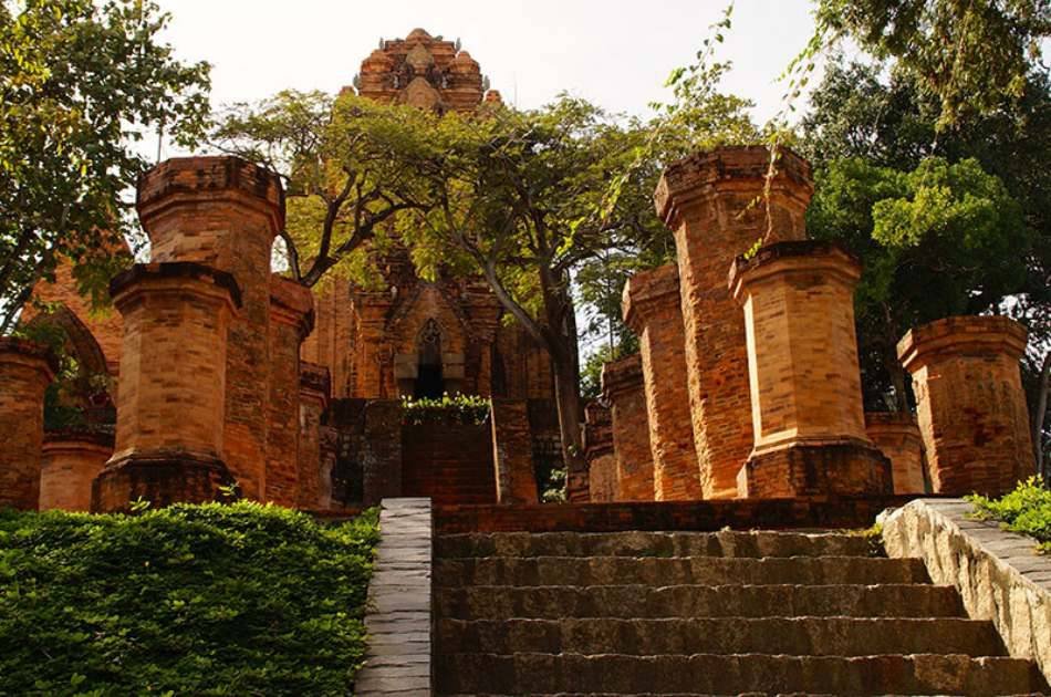 Taste of Vietnam by Cyclo Half Day Tour