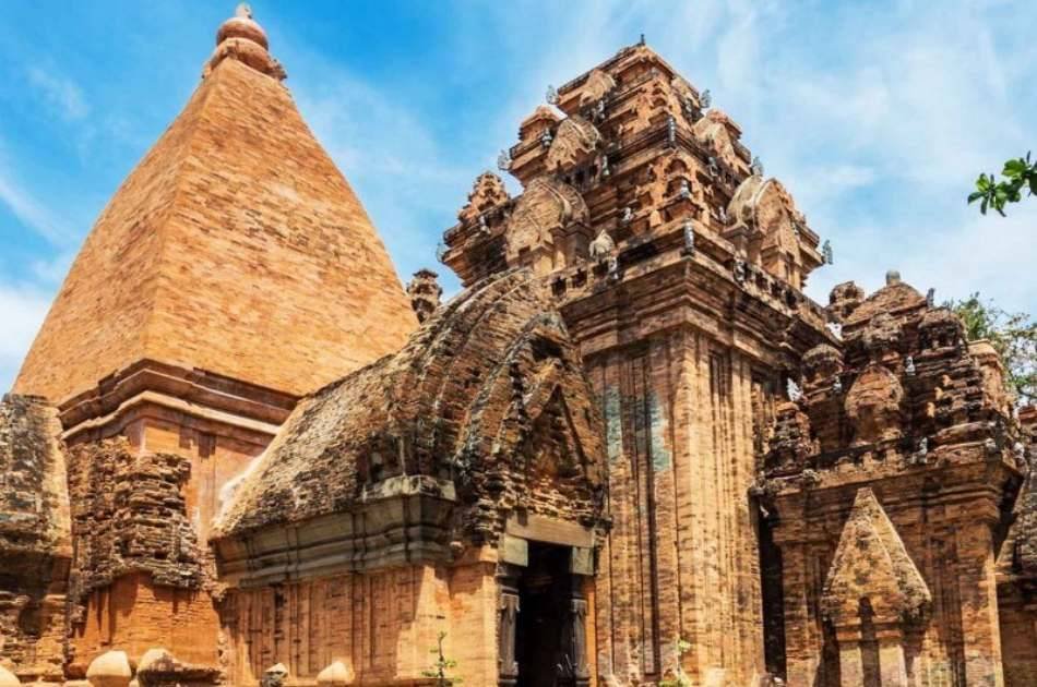 Taste of Vietnam by Cyclo Half Day Tour